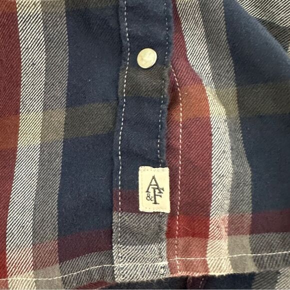 Abercrombie and Fitch women’s garnet and blue plaid snap up shirt size XS - Picture 4 of 6